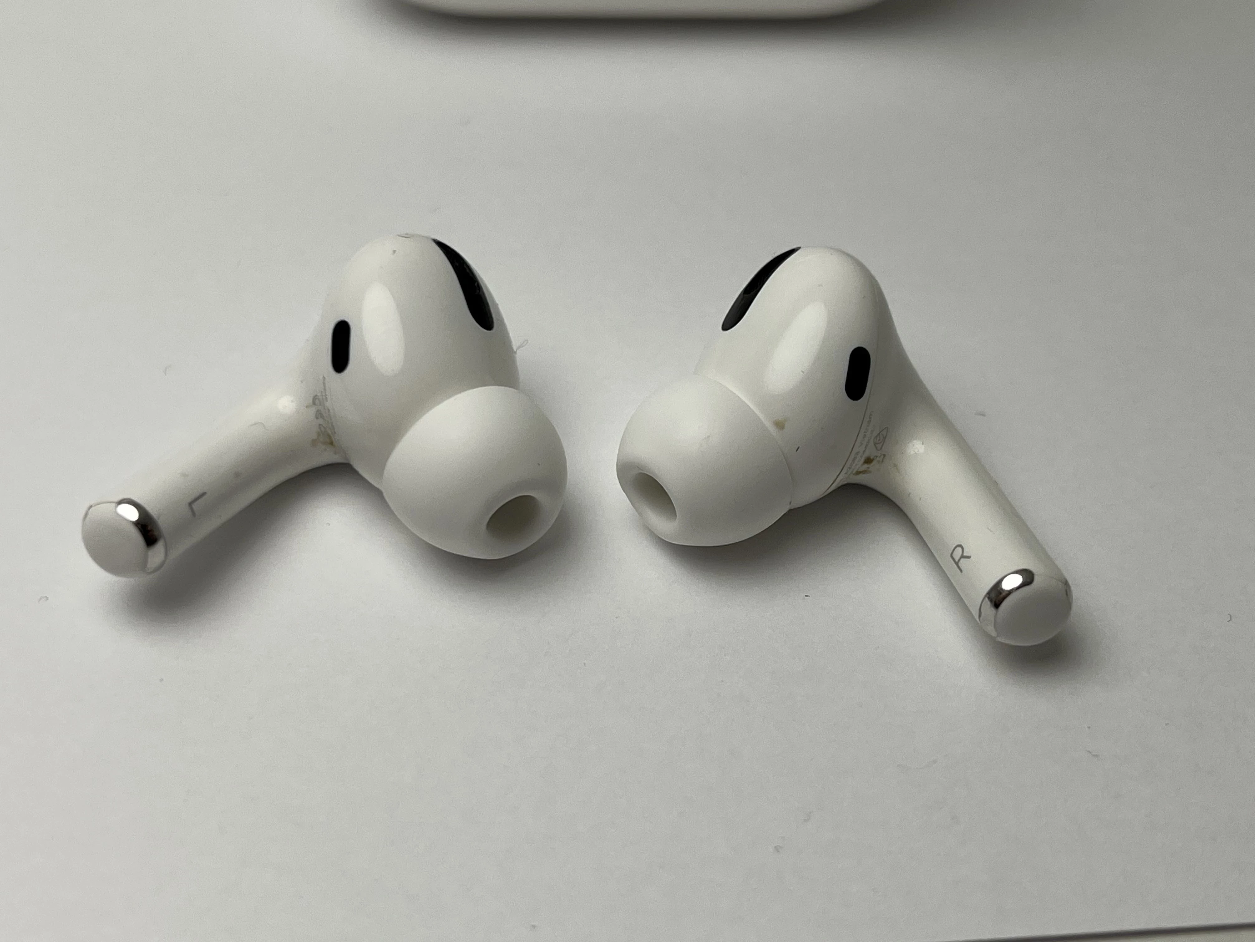 sluchawki-airpods-pro-1gen-mlwk32ma-stan-11323-2