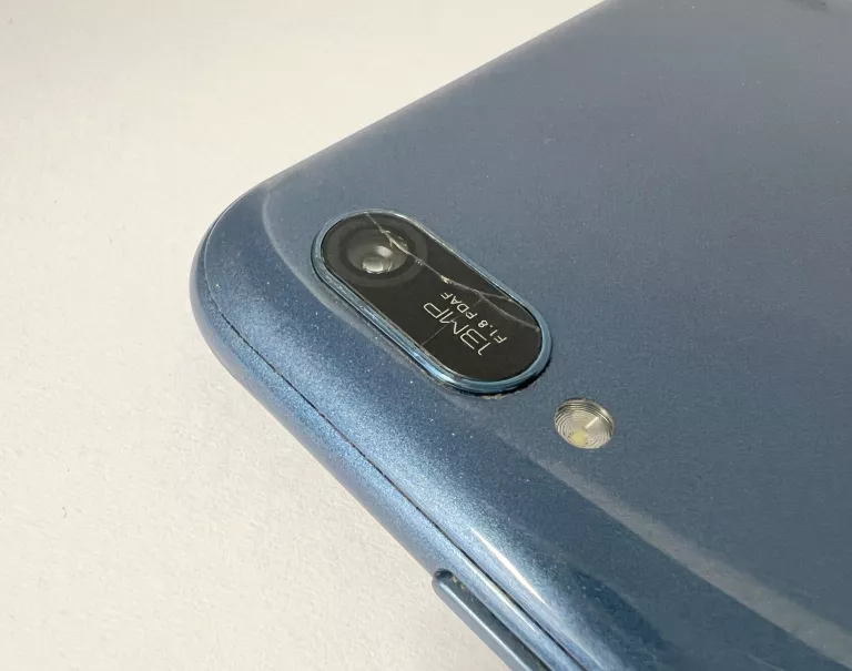 TELEFON HUAWEI Y6 2019 2/32GB OPIS!