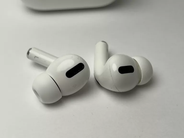 SŁUCHAWKI AIRPODS PRO 1GEN MLWK32M/A