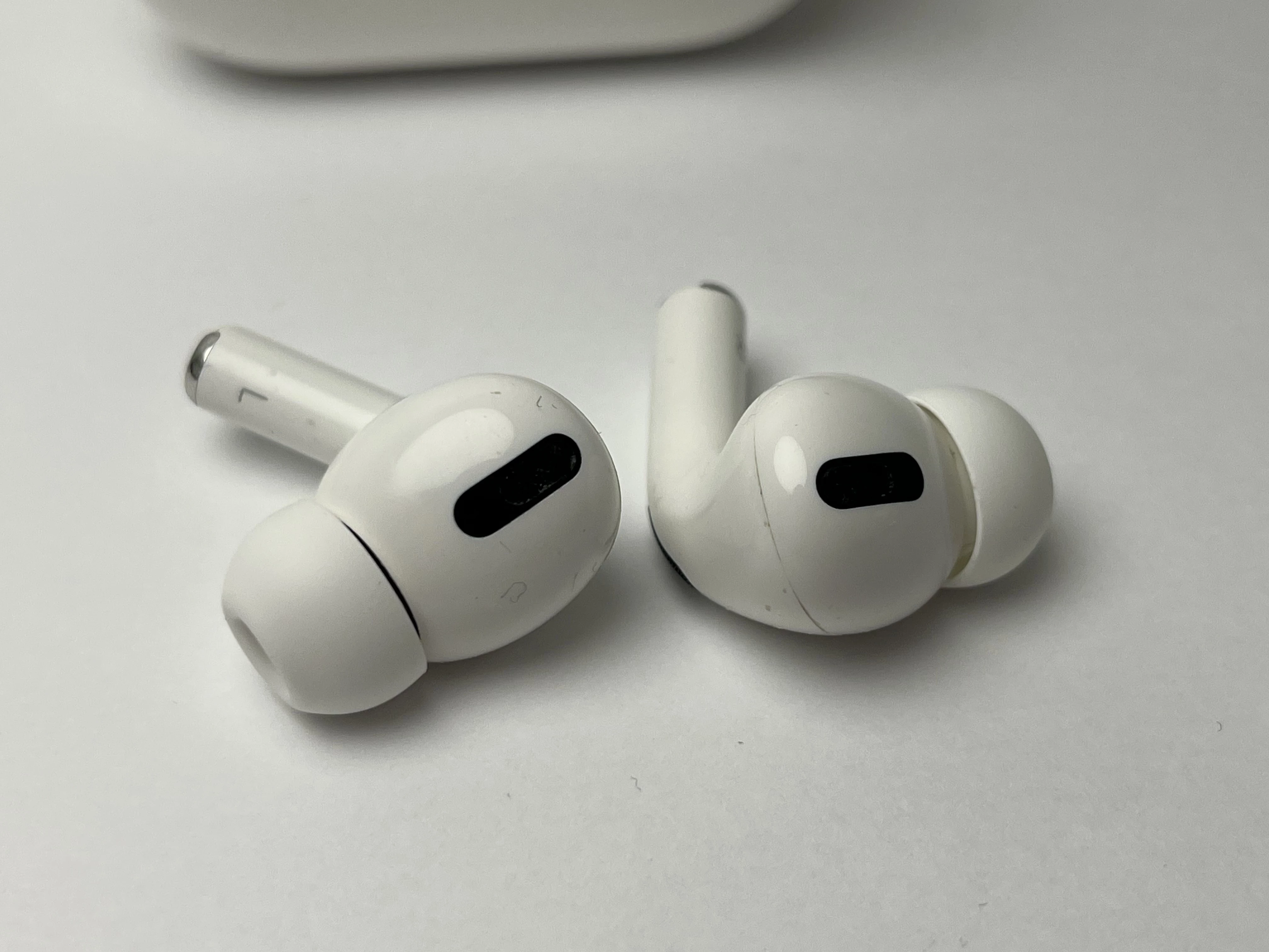 sluchawki-airpods-pro-1gen-mlwk32ma-ean-gtin-194252721384