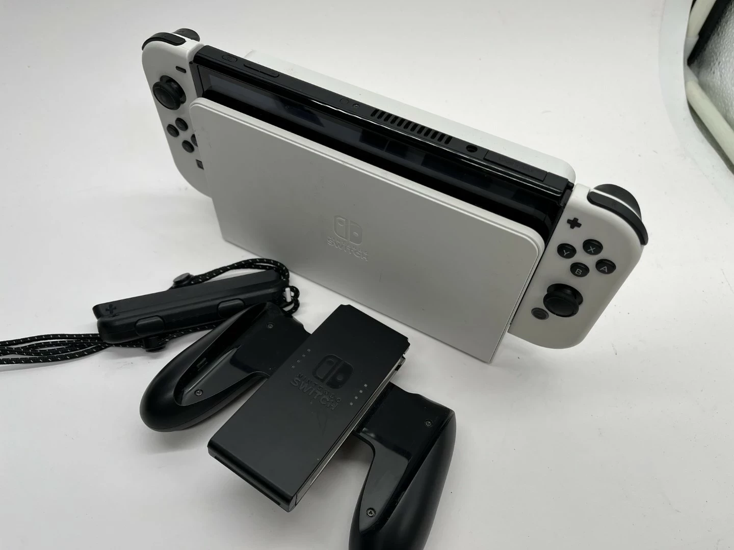 konsola-nintendo-switch-oled-heg-001-biala-wersja-247707-1146349