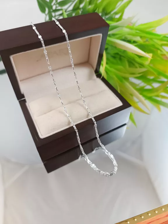 PIĘKNY SREBRNY ŁAŃCUSZEK 5,84 G 925