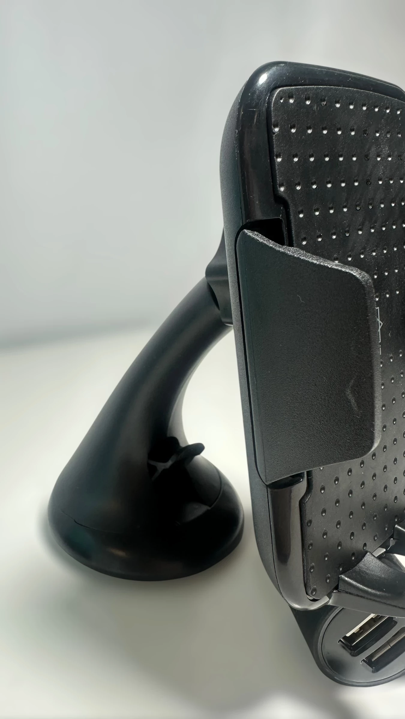 uchwyt-z-ladowarka-urbii-do-auta-producent-248914-961942