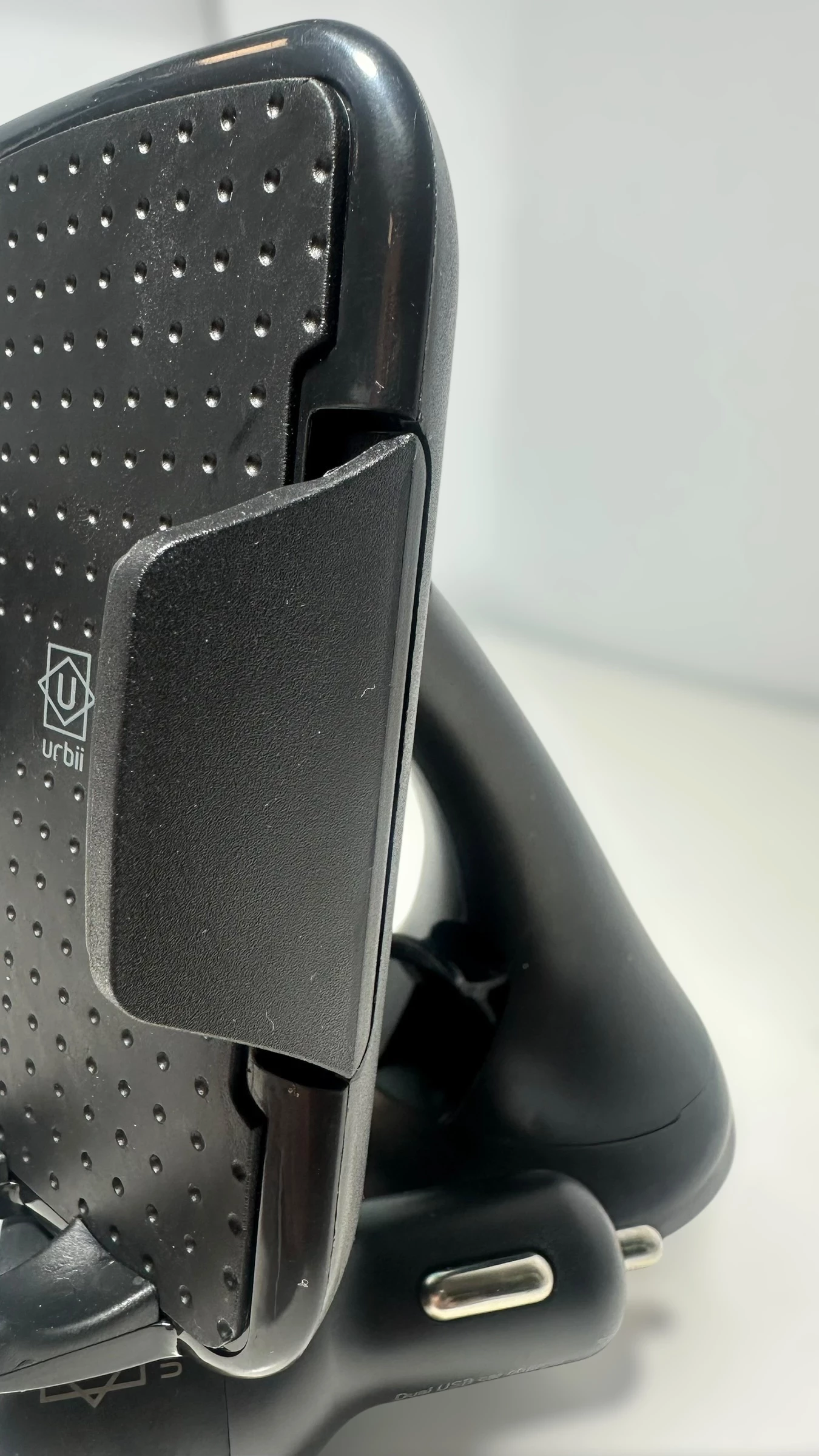 uchwyt-z-ladowarka-urbii-do-auta-ean-gtin-5906735707212