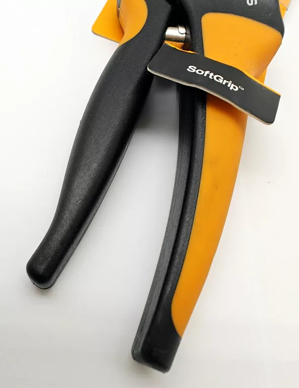 SEKATOR FISKARS AA1124 ROZMIAR: M SOFTGRIP 5904134718266