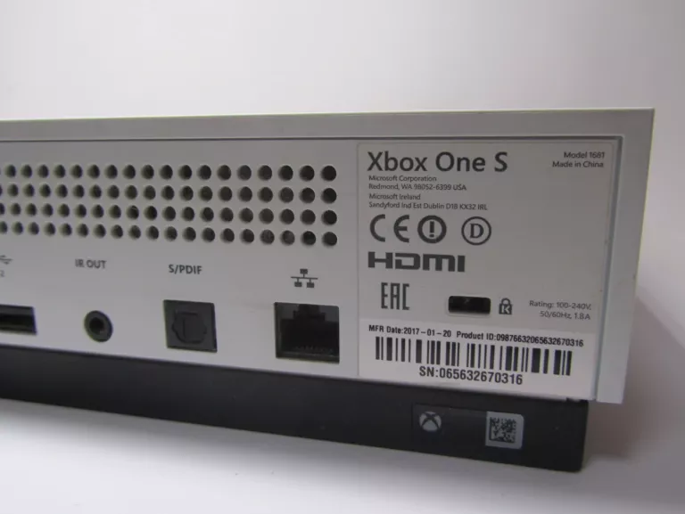 KONSOLA XBOX ONE S 500GB PAD ZESTAW