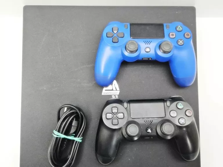 KONSOLA PS4 PRO CUH-7216B+2X PAD+KABEL ZASILAJĄCY