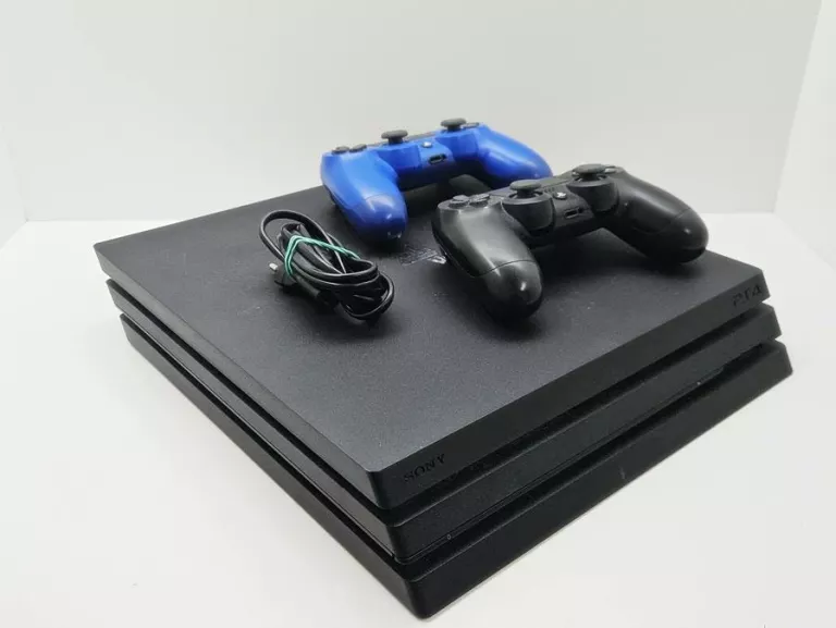 KONSOLA PS4 PRO CUH-7216B+2X PAD+KABEL ZASILAJĄCY