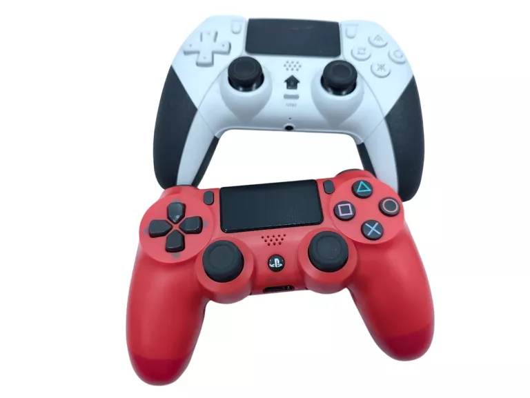 KONSOLA PS4 PRO 1TB 2XPAD + GRA FARMING SIMULATOR 22