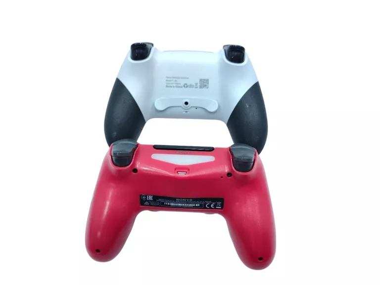 KONSOLA PS4 PRO 1TB 2XPAD + GRA FARMING SIMULATOR 22