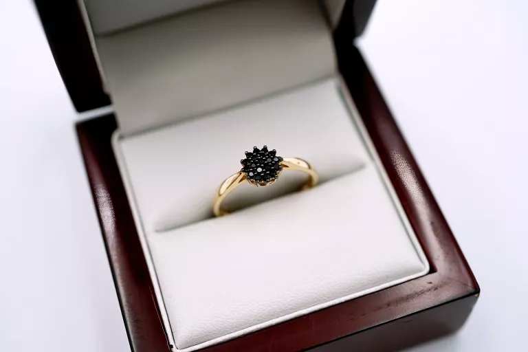 uroczy-zloty-pierscionek-czarny-kwiat-p585-14k-r16-stan-11323-2