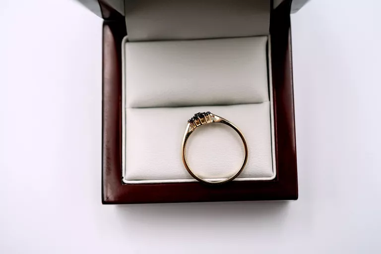 uroczy-zloty-pierscionek-czarny-kwiat-p585-14k-r16-material-15835-2