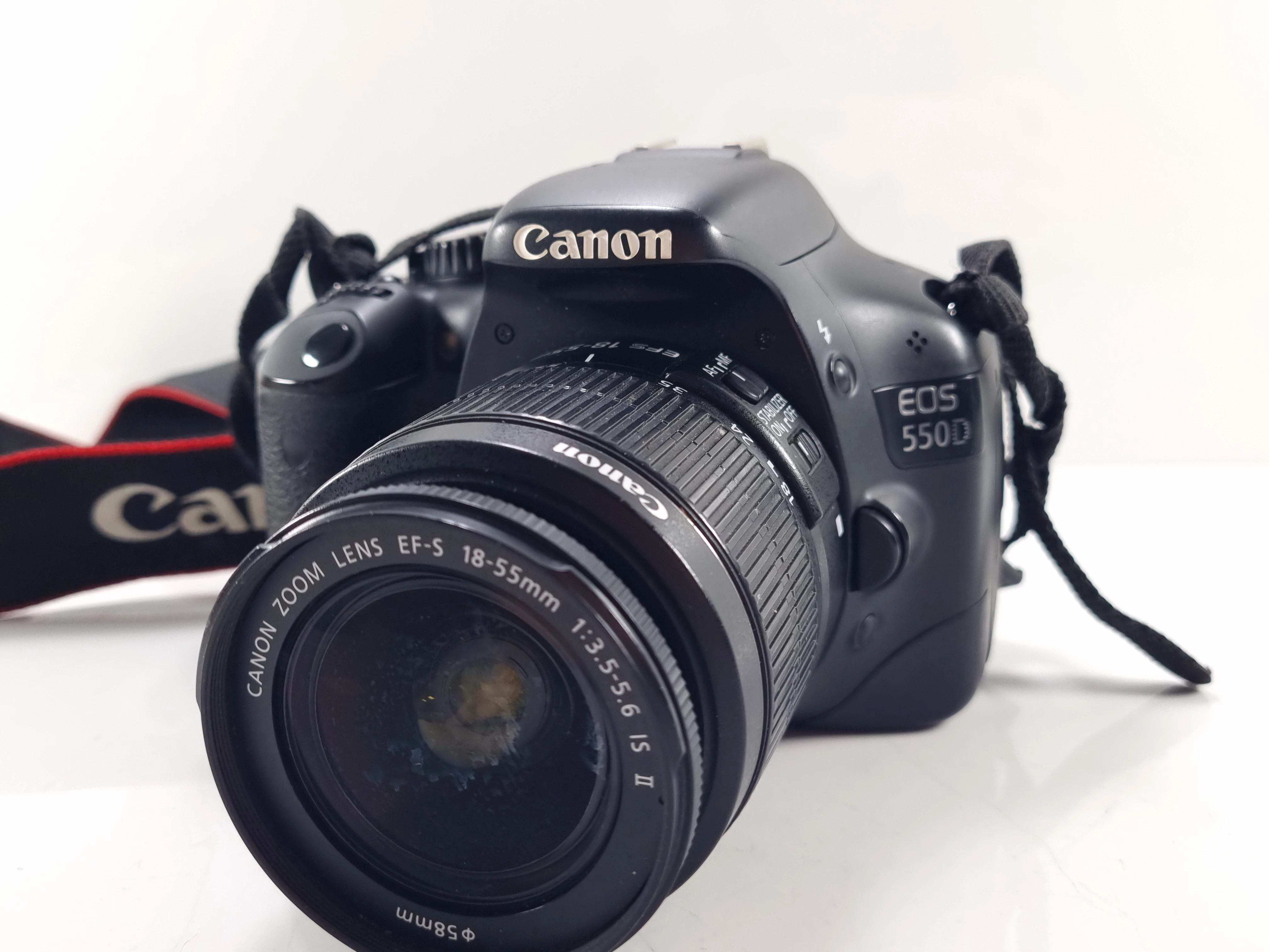 lustrzanka-canon-eos-550d-obiektyw-18-55mm-rozdzielczosc-1800