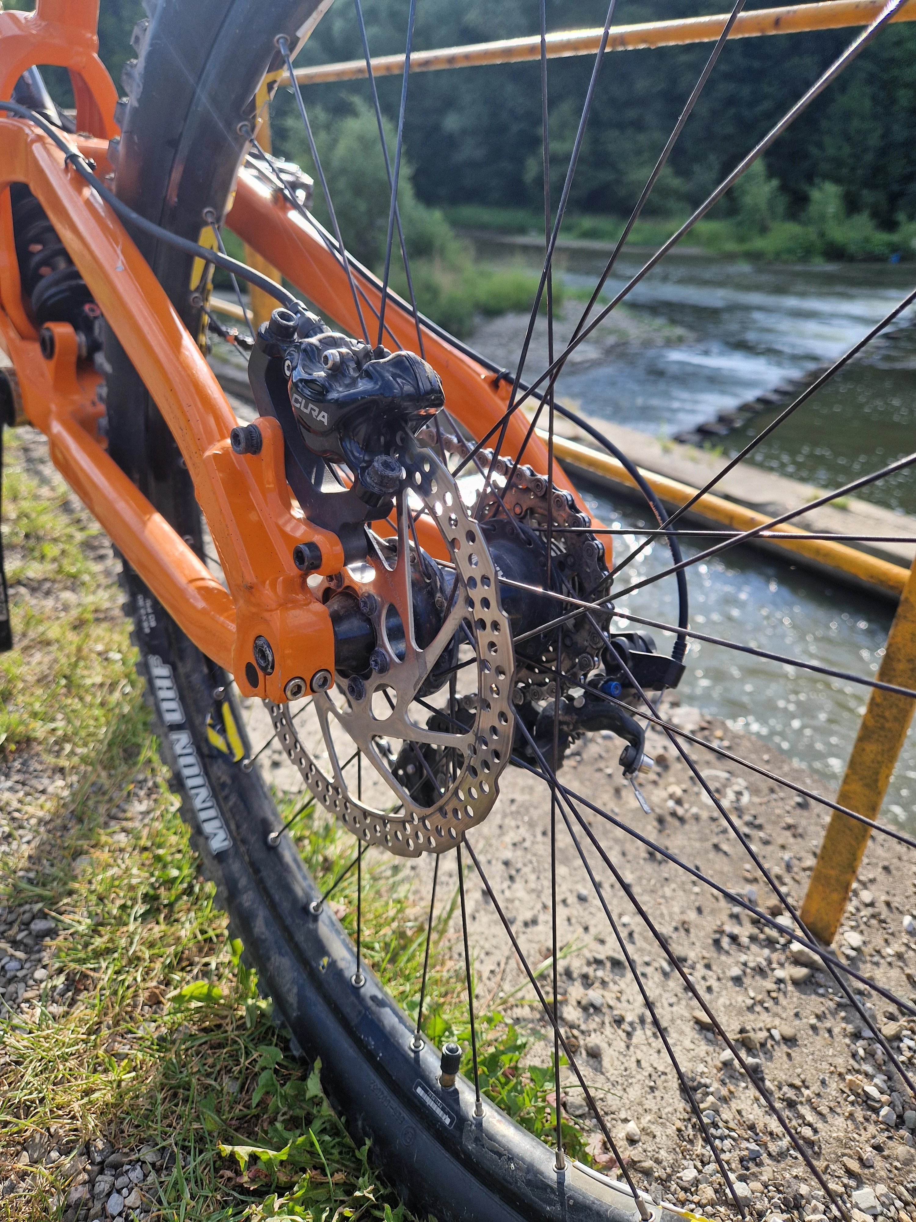 rower-evil-revolt-rama-m-shimano-zee-cura-rock-shox-vivid-boxer-kod-producenta-evil-revolt