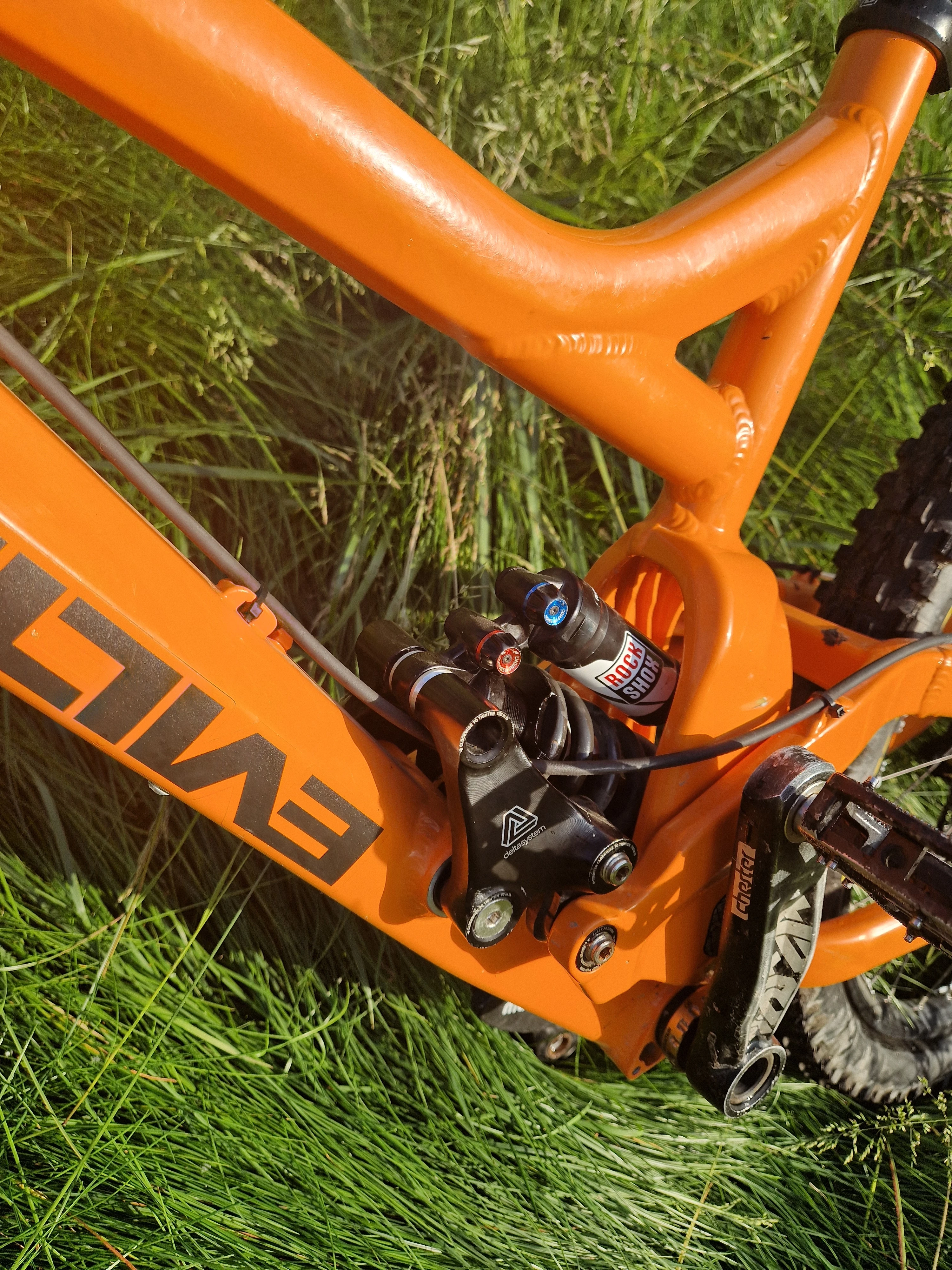 rower-evil-revolt-rama-m-shimano-zee-cura-rock-shox-vivid-boxer-ean-gtin-710497328432