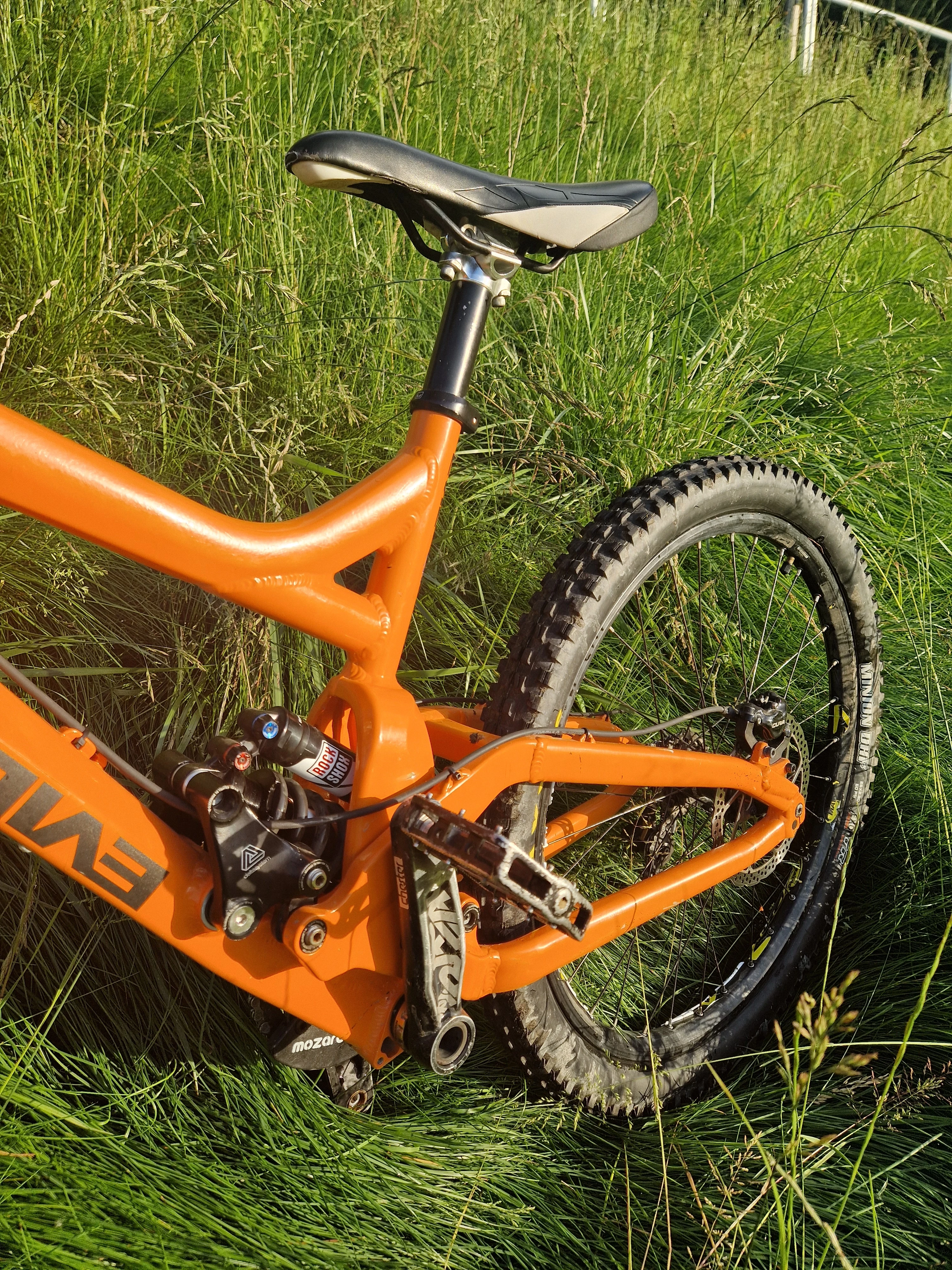 rower-evil-revolt-rama-m-shimano-zee-cura-rock-shox-vivid-boxer-stan-11323-2