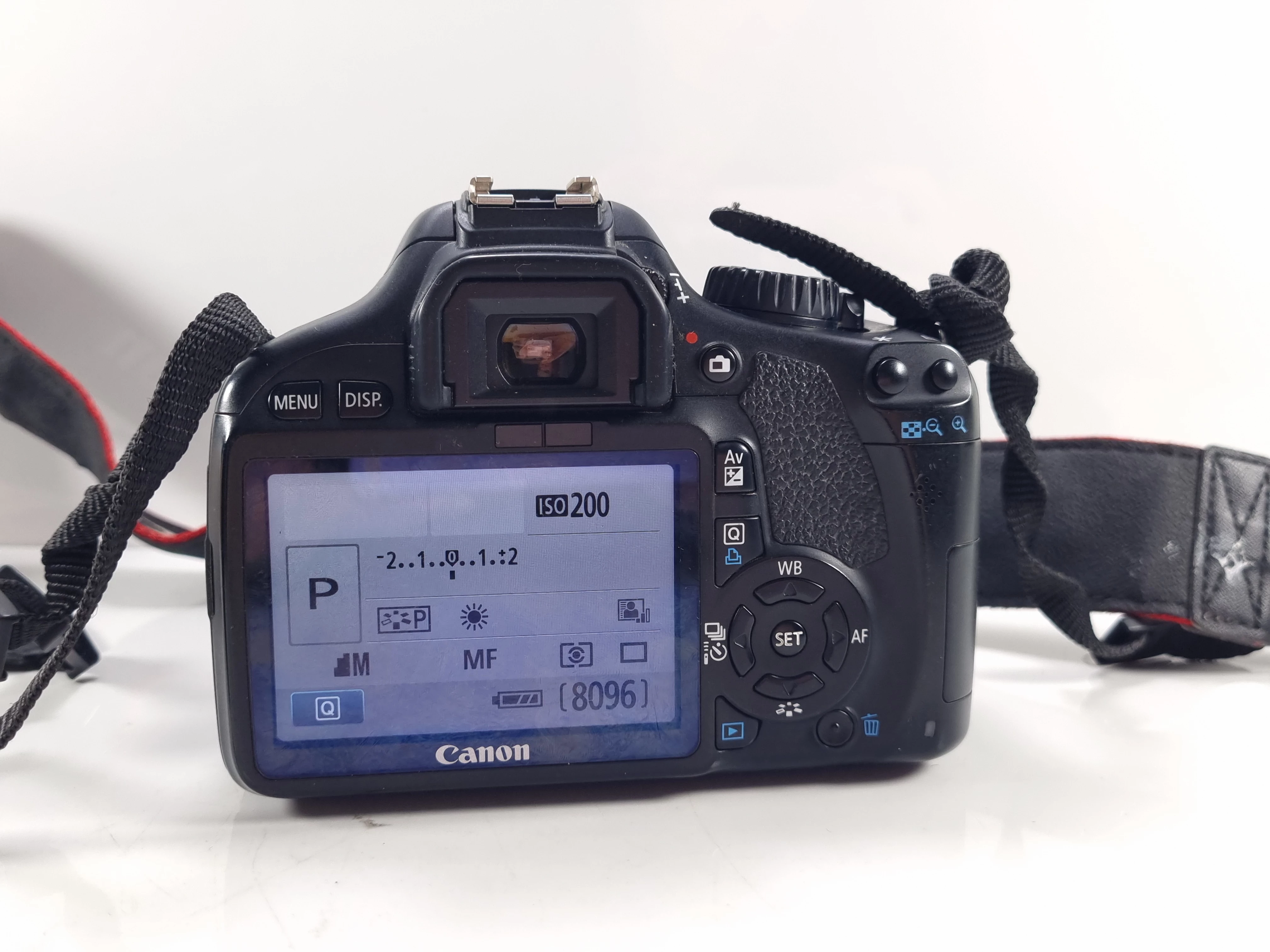 lustrzanka-canon-eos-550d-obiektyw-18-55mm-ean-gtin-3606509096154