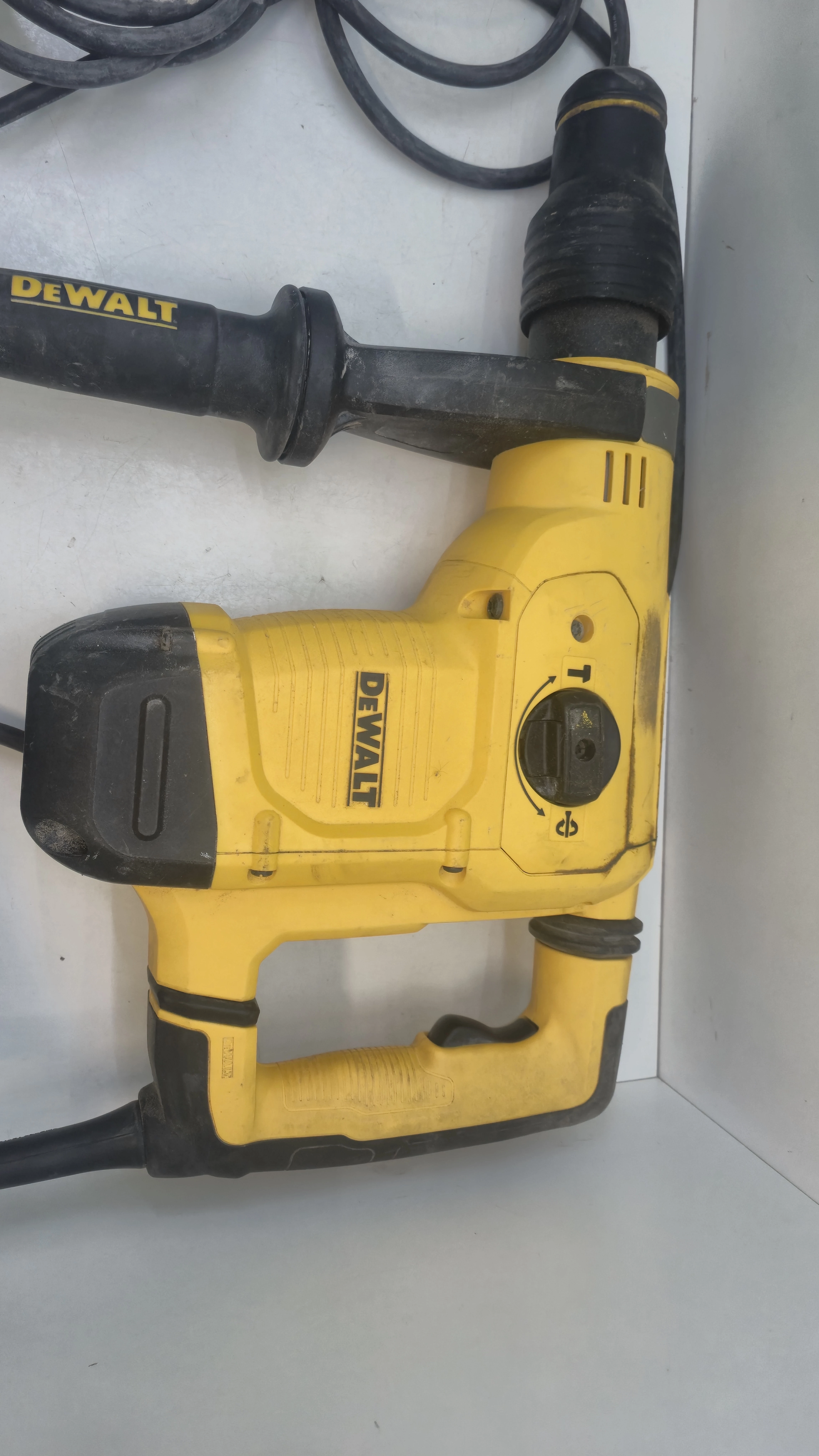 mlotowiertarka-dewalt-d25810-qs-stan-11323-2