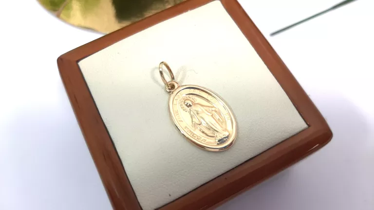 ZŁOTY MEDALIK MATKA BOSKA 2,47 G 585