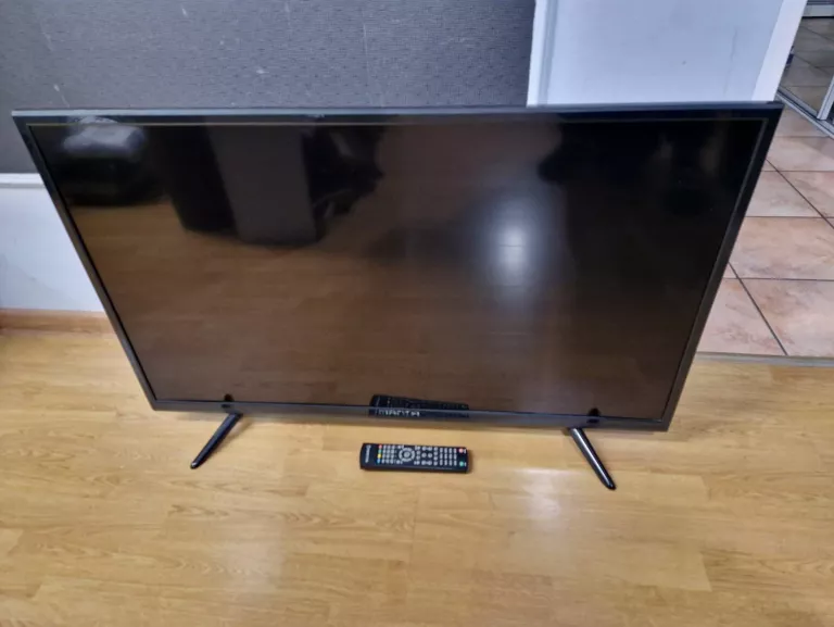 TELEWIZOR MANTA LED4004 40'' + PILOT