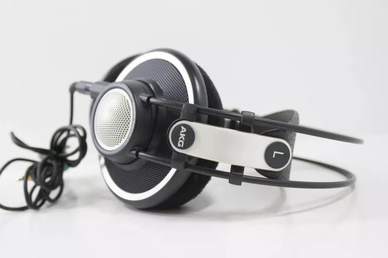 SŁUCHAWKI PÓŁOTWARTE AKG K702