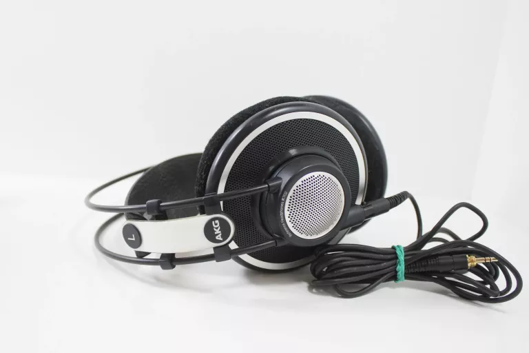 SŁUCHAWKI PÓŁOTWARTE AKG K702