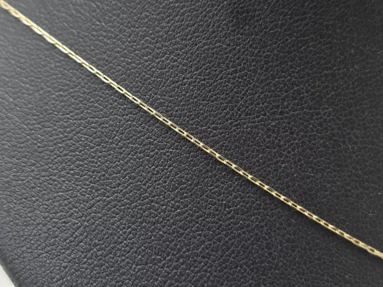 SUBTELNY ZŁOTY ŁAŃCUSZEK Z ZAWIESZKĄ 'B' 585 - 1,35G - 46CM - ANKIER