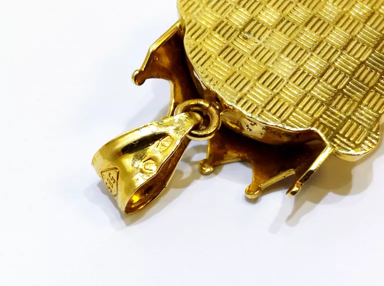 ZŁOTA ZAWIESZKA LEW W KORONIE DWUKOLOROWA PR.585