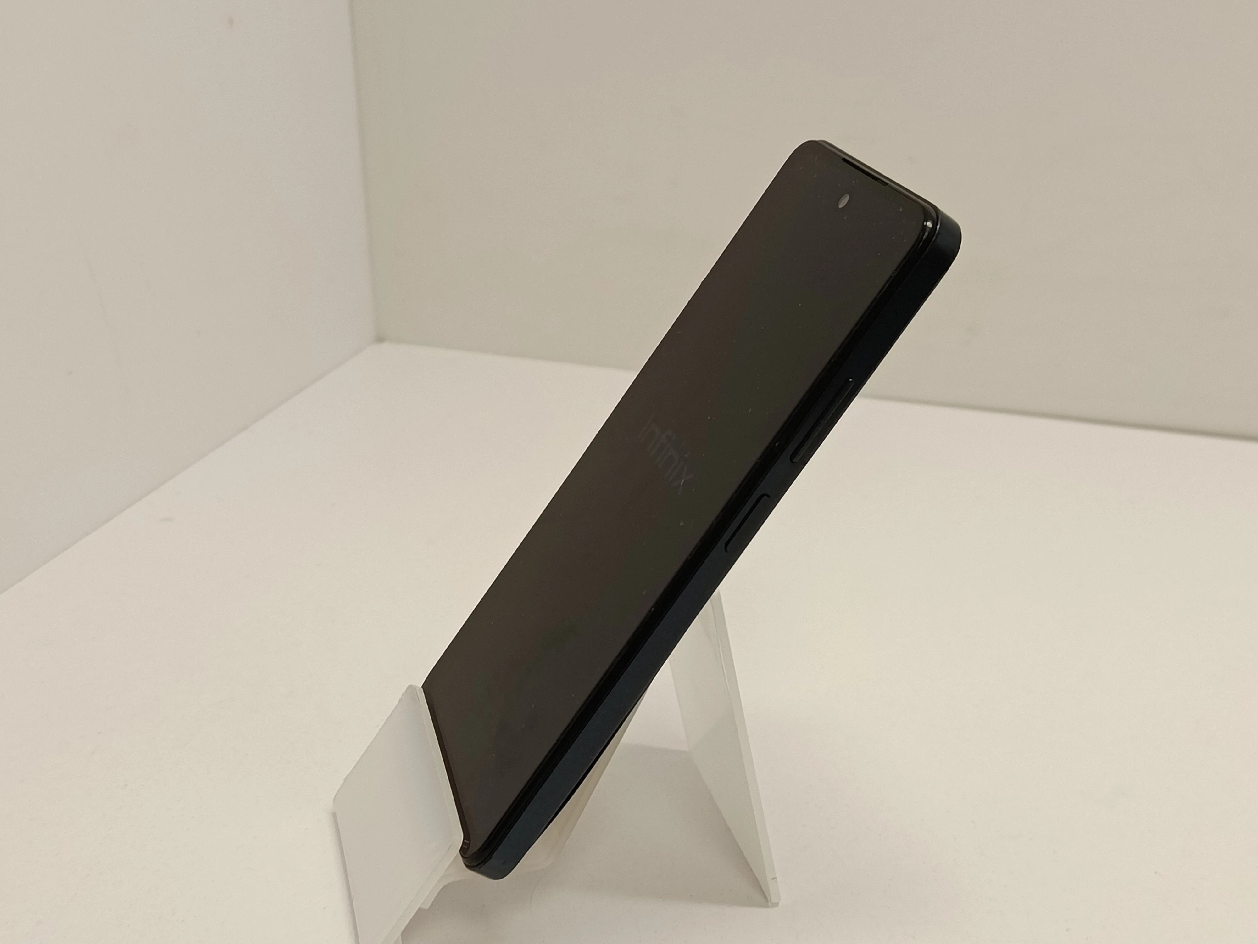 telefon-infinix-smart-8-stan-11323-2