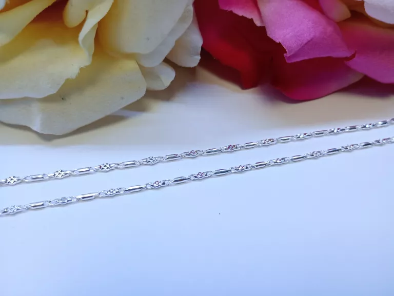 PIĘKNY SREBRNY ŁAŃCUSZEK 6,46 G 925