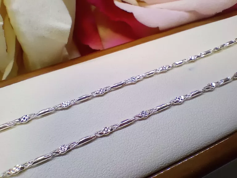PIĘKNY SREBRNY ŁAŃCUSZEK 6,46 G 925