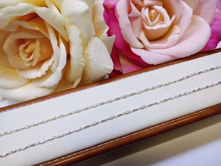 PIĘKNY SREBRNY ŁAŃCUSZEK 6,46 G 925