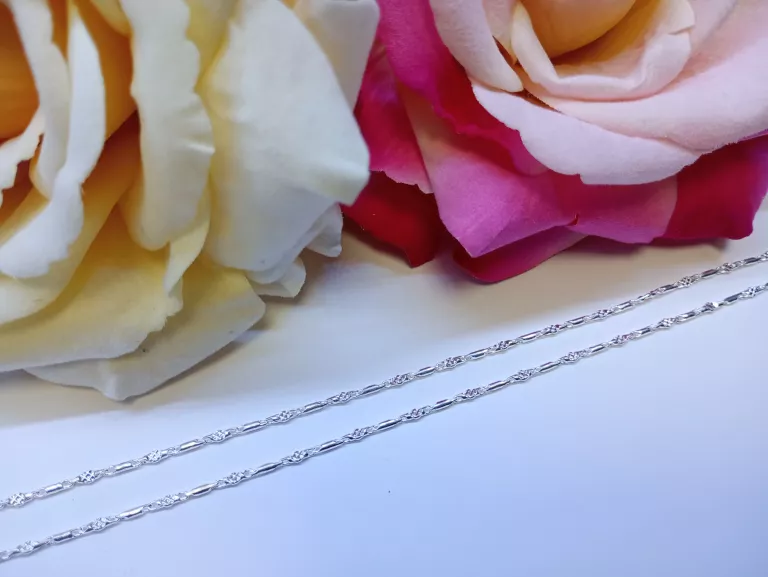 PIĘKNY SREBRNY ŁAŃCUSZEK 6,46 G 925
