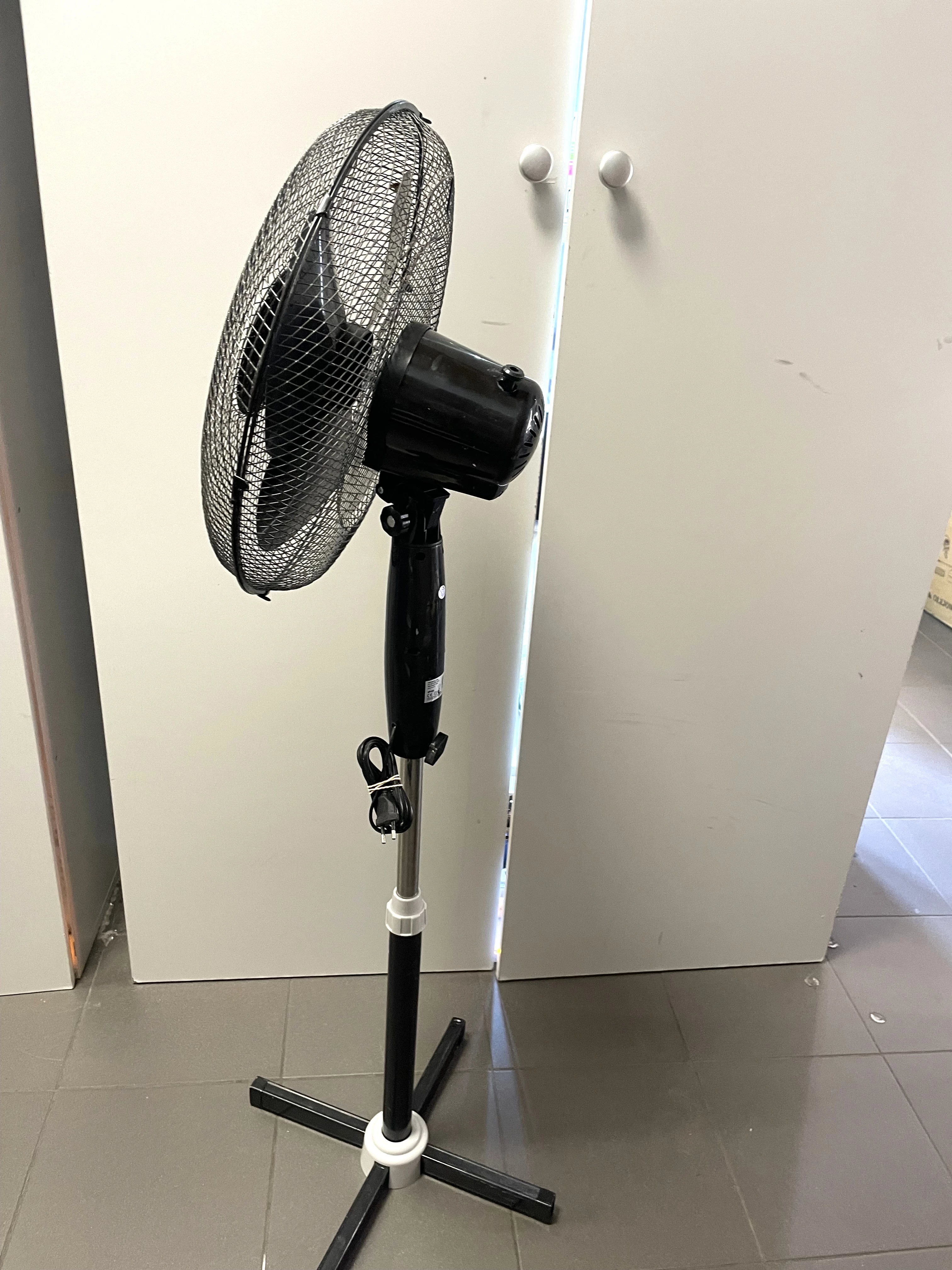 skan-wentylator-stojacy-czarny-stan-11323-2