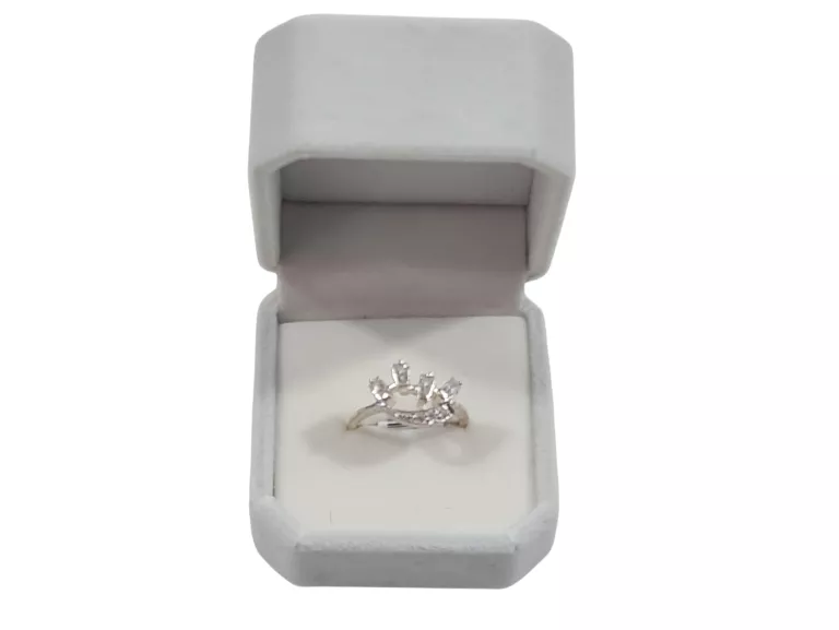 srebrny-blyszczacy-pierscionek-pr-925-277g-r-14-radna-1-wolow-gracja