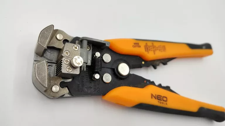 automatyczny-sciagacz-izolacji-neo-tools-01-500-ean-gtin-5907558403190