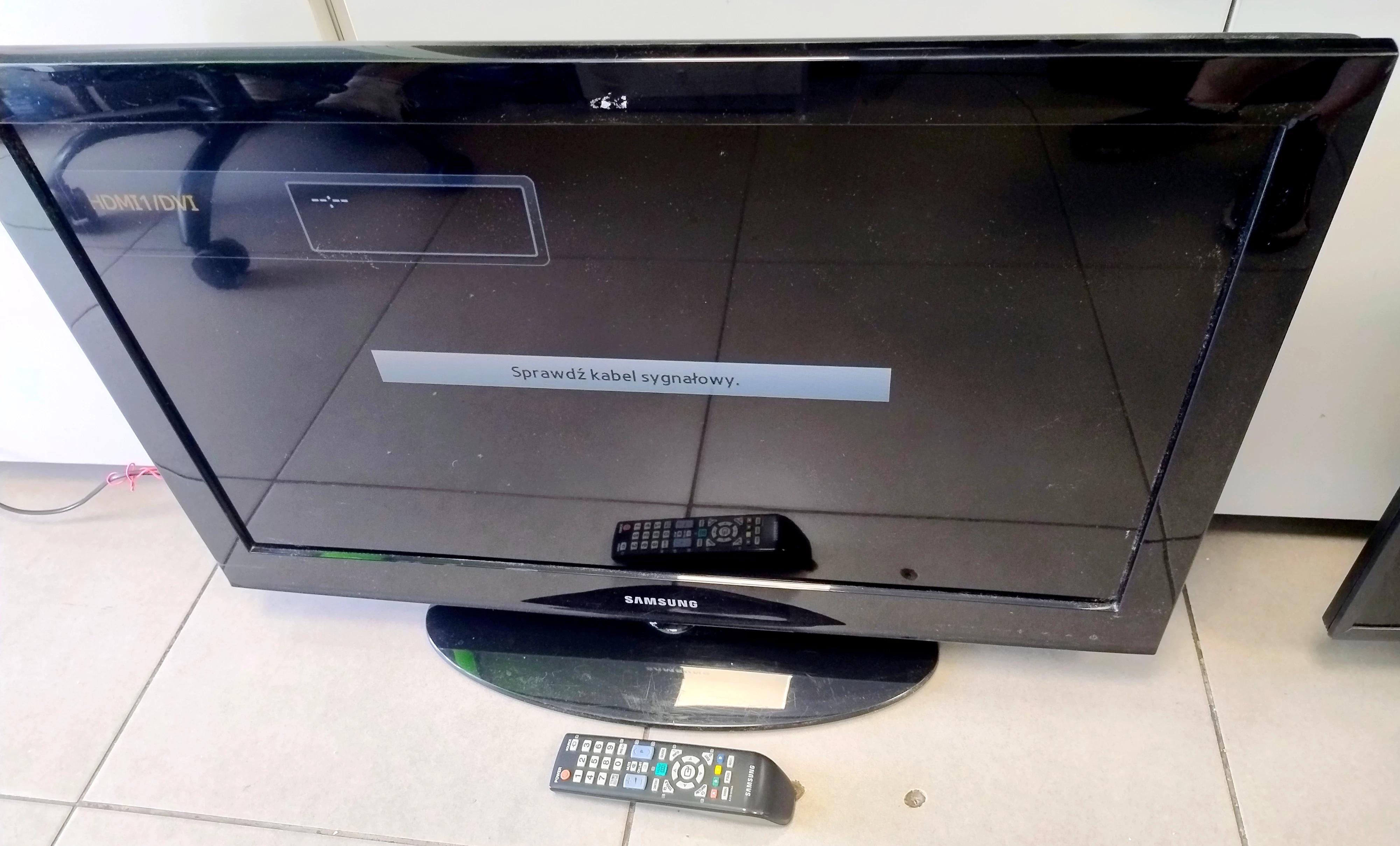 telewizor-samsung-32-cale-le32d400e1w-szara-poswiata-na-rogach-3-maja-105-dabrowa-gornicza