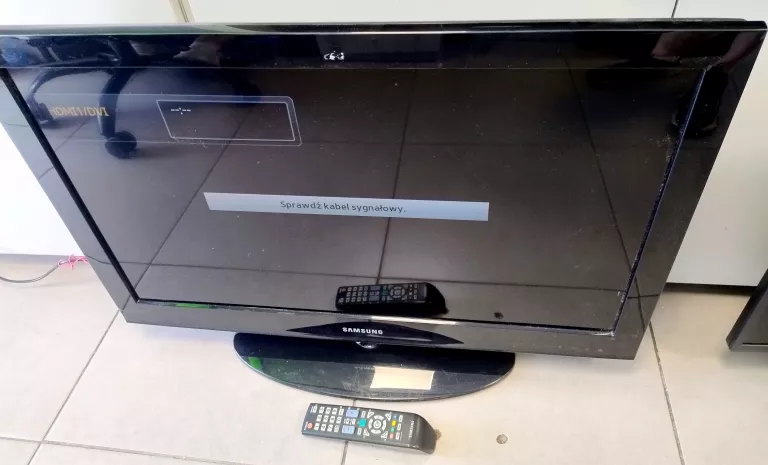 TELEWIZOR SAMSUNG 32 CALE LE32D400E1W (SZARA POŚWIATA NA ROGACH)
