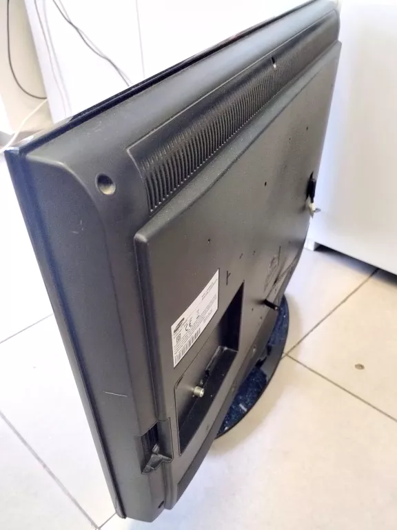 TELEWIZOR SAMSUNG 32 CALE LE32D400E1W (SZARA POŚWIATA NA ROGACH)