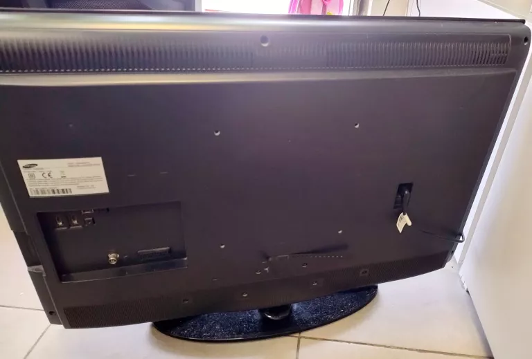 TELEWIZOR SAMSUNG 32 CALE LE32D400E1W (SZARA POŚWIATA NA ROGACH)