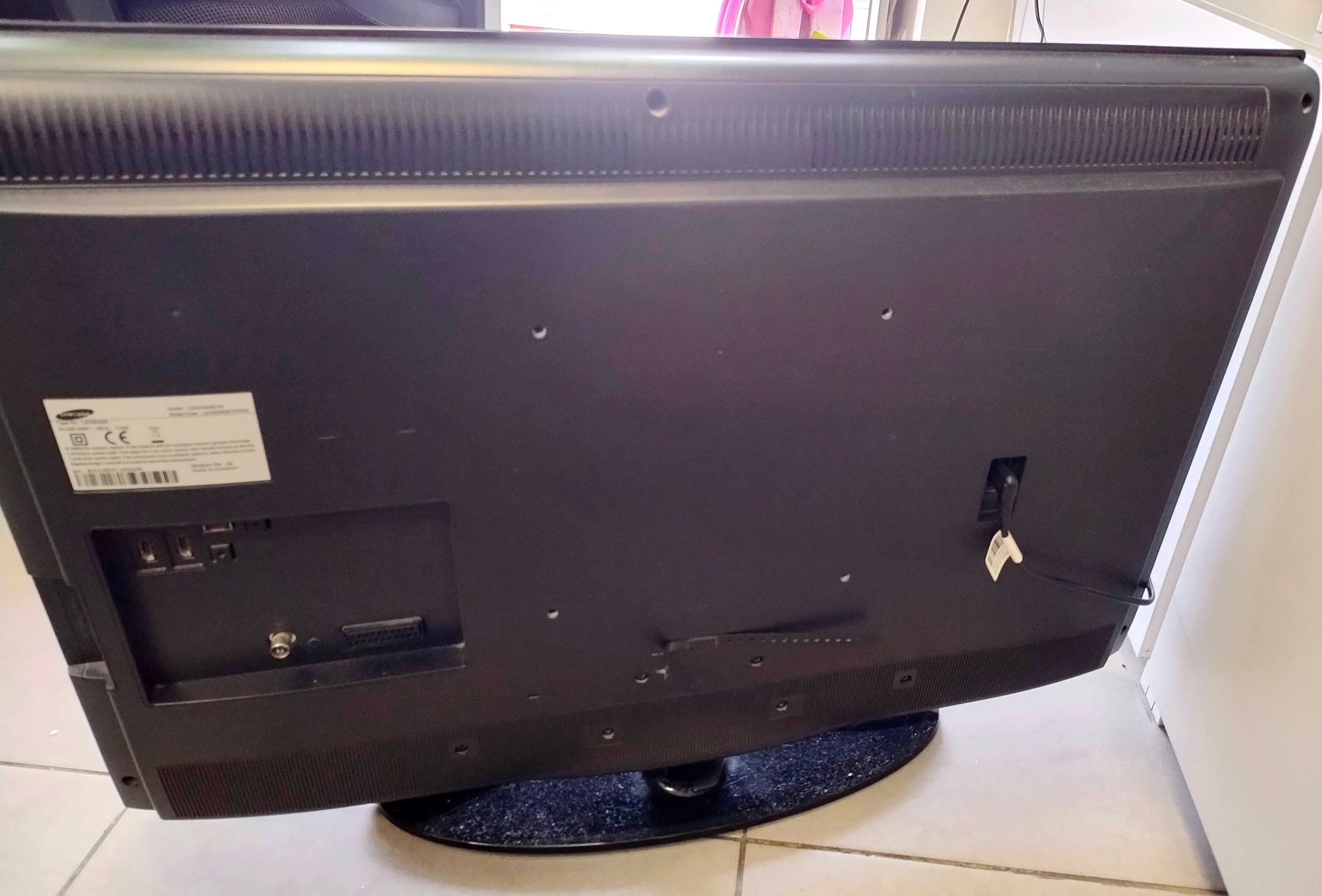 telewizor-samsung-32-cale-le32d400e1w-szara-poswiata-na-rogach-typ-telewizora-211486-250138