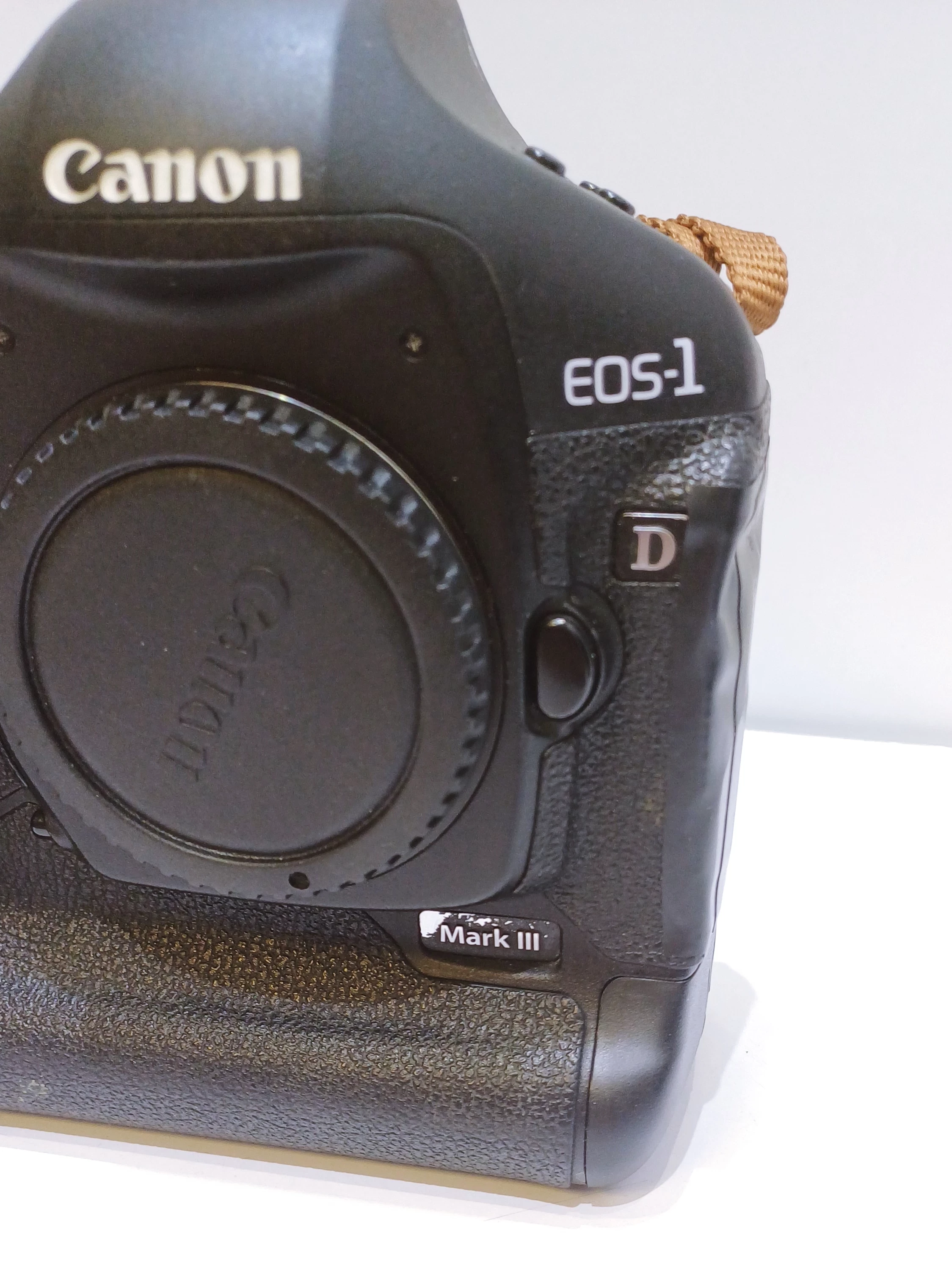 lustrzanka-canon-eos-1-mark-iii-komplet-rozdzielczosc-1000