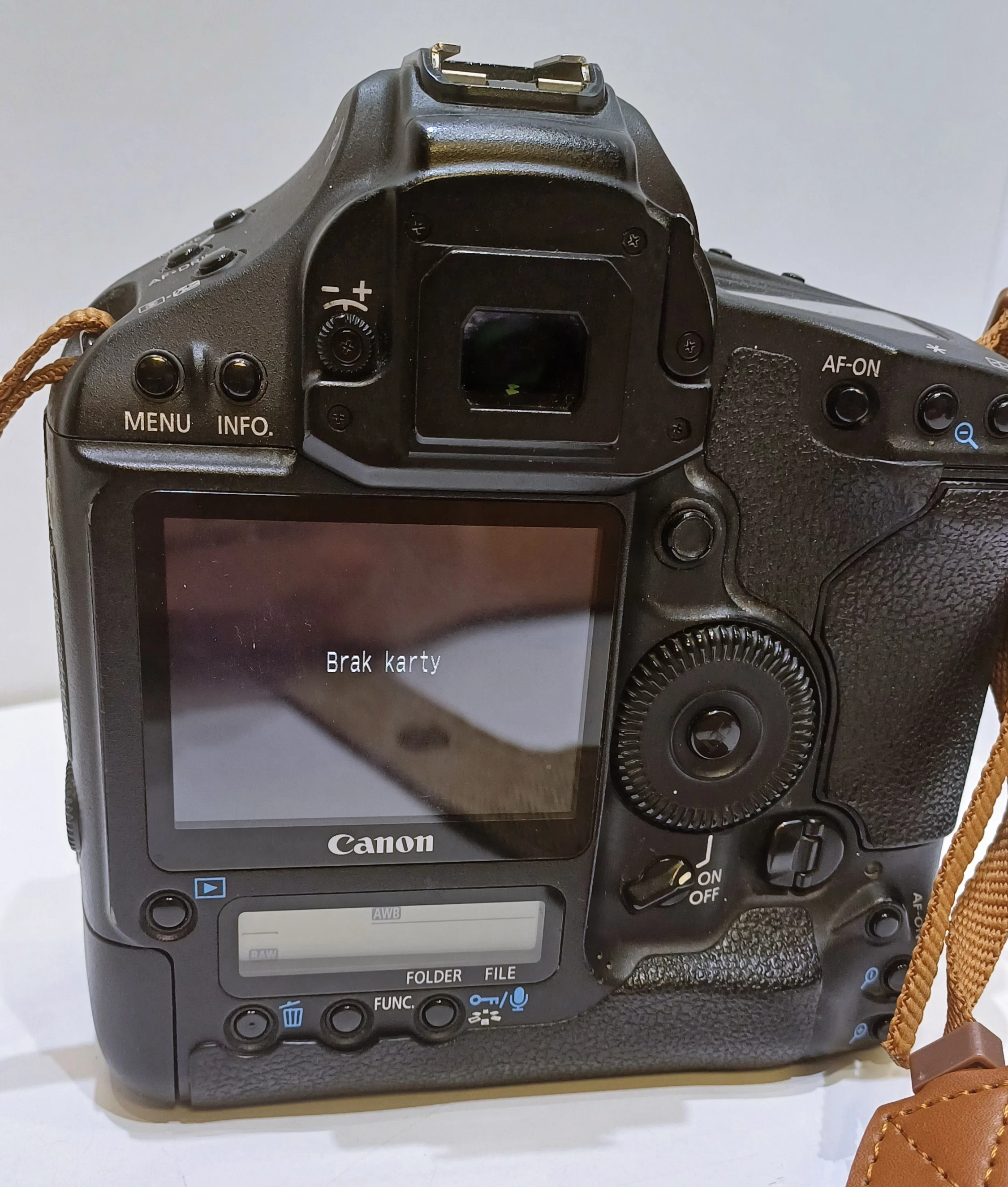 lustrzanka-canon-eos-1-mark-iii-komplet-w-zestawie-814-1