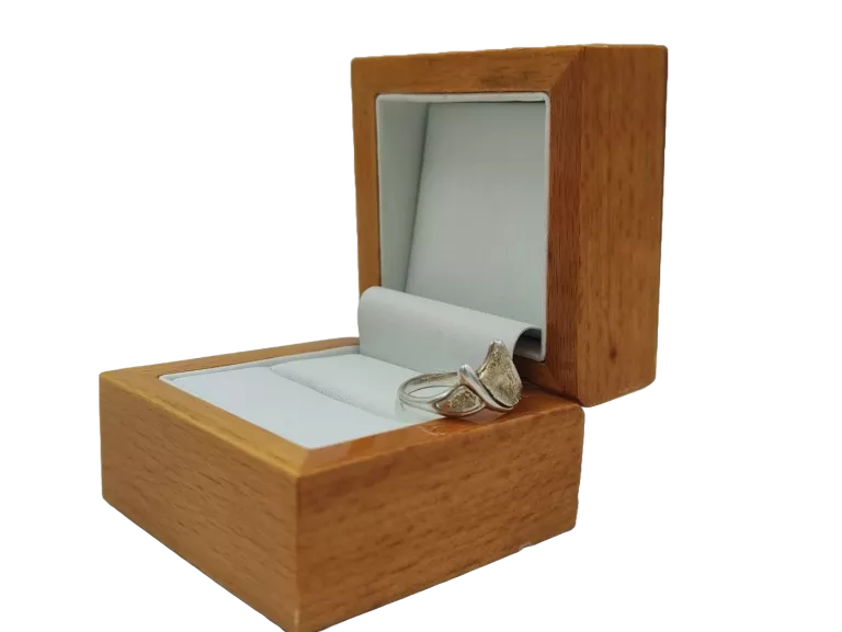 ŚLICZNYSREBRNY PIERŚCIONEK [3,04G 925 R: 15]