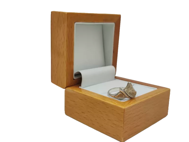 ŚLICZNYSREBRNY PIERŚCIONEK [3,04G 925 R: 15]