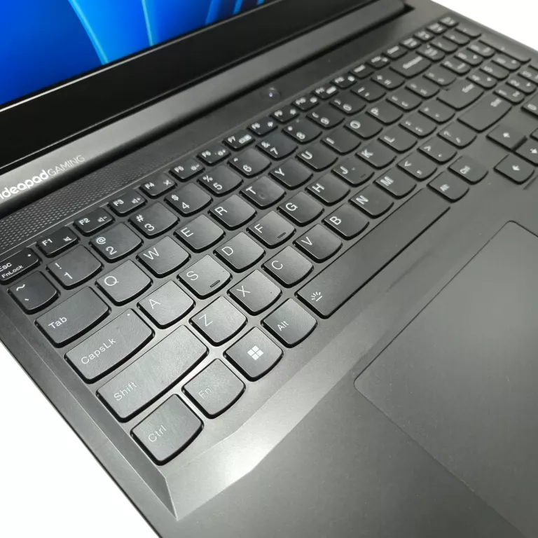 LAPTOP LENOVO GAMING 3 15IMH05 15,6 " INTEL CORE I5 8 GB / 512 GB