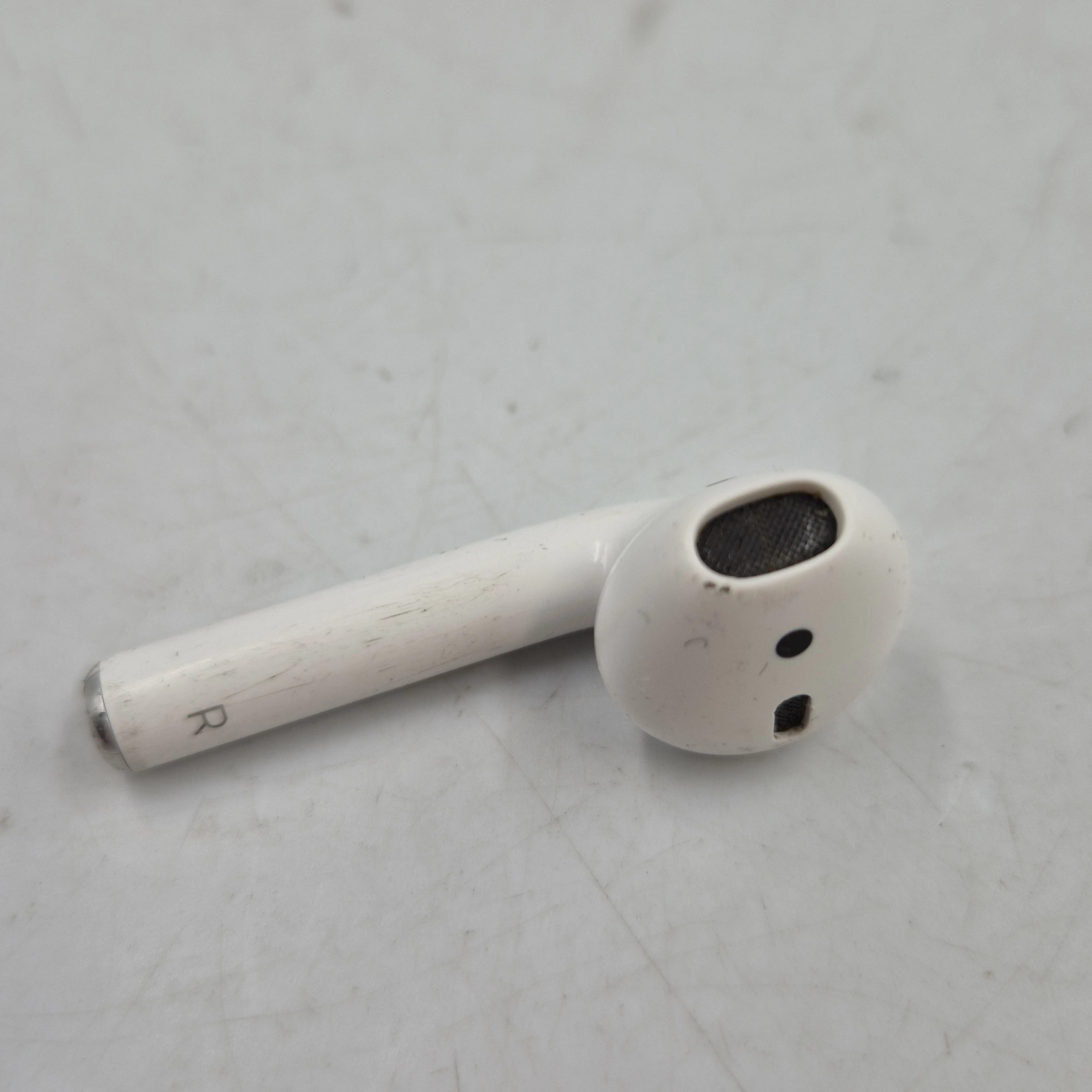 sluchawki-bezprzewodowe-apple-airpods-1-generacji-ean-gtin-0194252818497