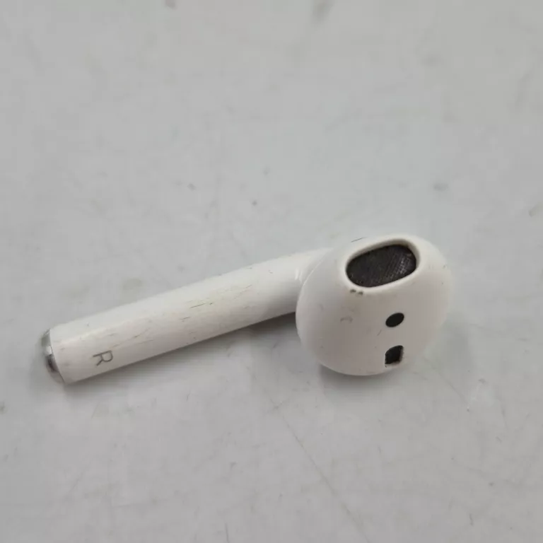 SŁUCHAWKI BEZPRZEWODOWE APPLE AIRPODS 1 GENERACJI