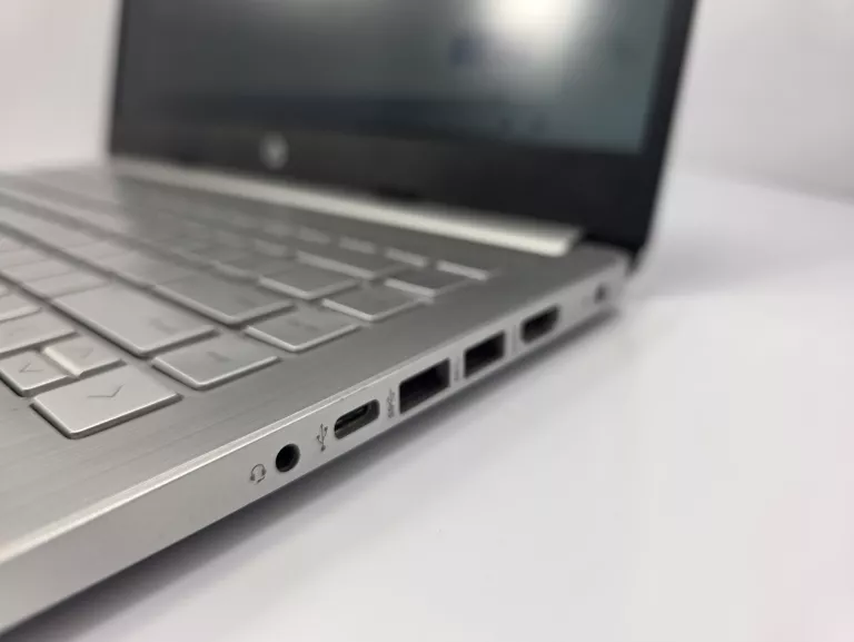 LAPTOP HP 14S AMD RYZEN 3 3250U/8 GB/ SSD 512 GB/ GPU 2GB Z DOWODEM ZAKUPU