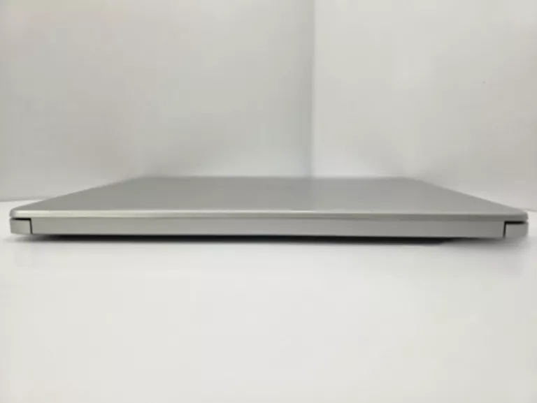 LAPTOP HP 14S AMD RYZEN 3 3250U/8 GB/ SSD 512 GB/ GPU 2GB Z DOWODEM ZAKUPU